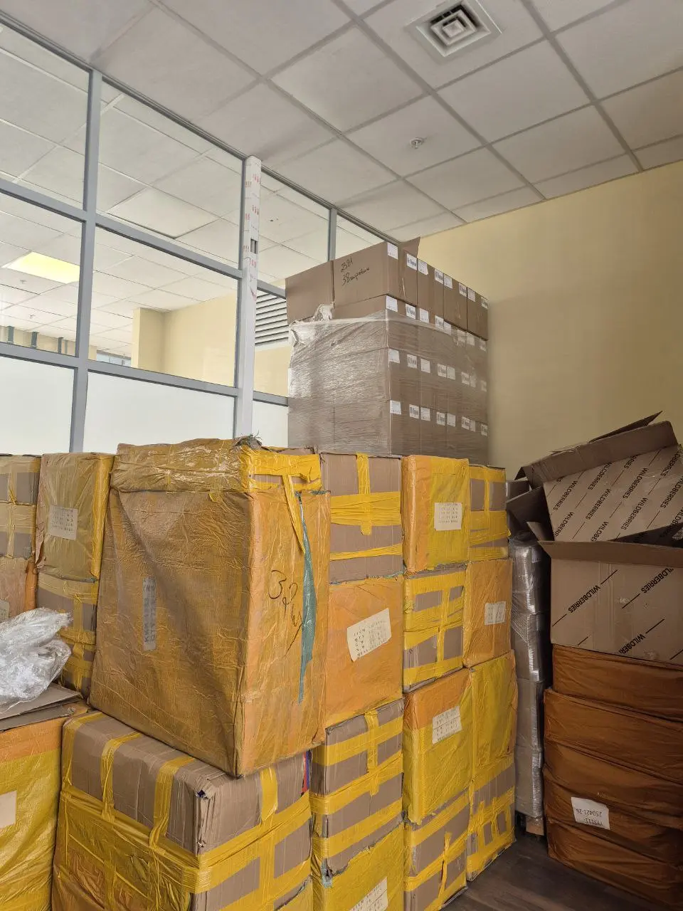 Зона офисных помещений на складе